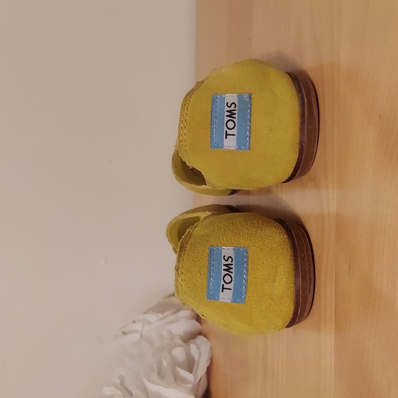 TOMS Shoes Blazing Yellow Women's Jutti Suede Flats Size 7 - Picture 6 of 16